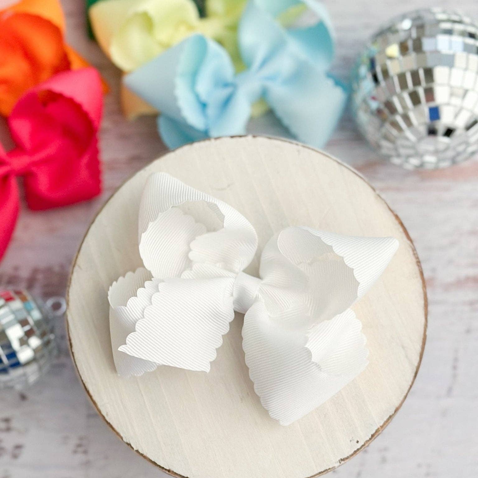 The Hair Bow Company - 4.5" Classic Scalloped Hair Bow | Clip or Headband