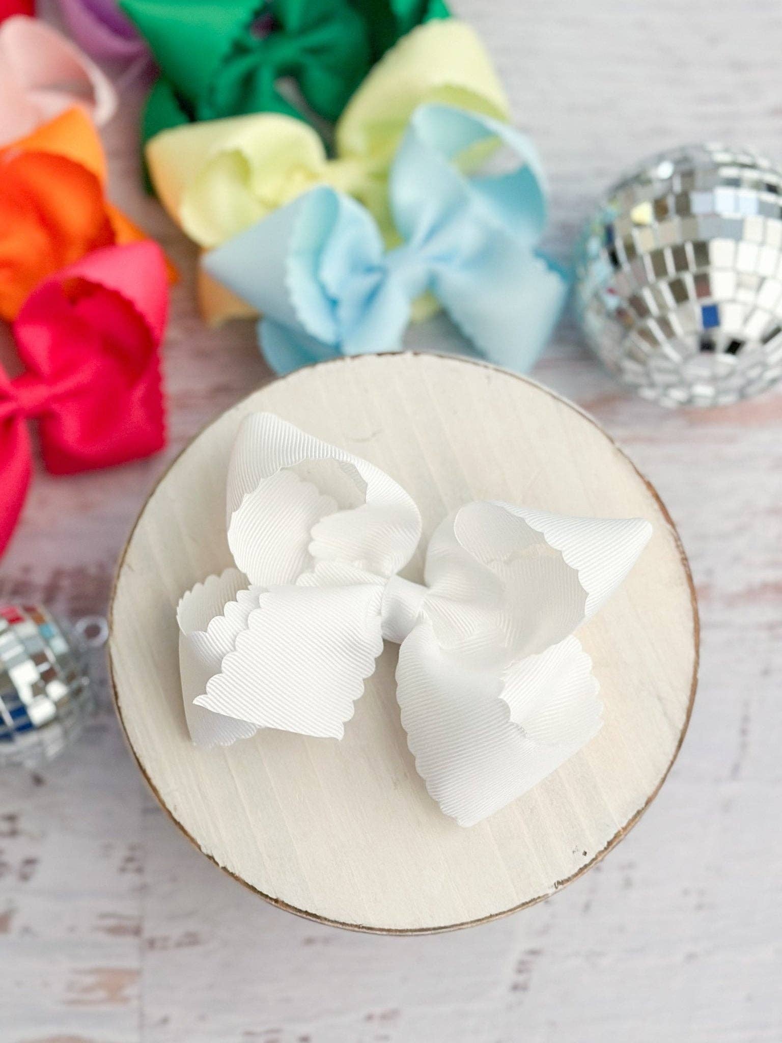 The Hair Bow Company - 4.5" Classic Scalloped Hair Bow | Clip or Headband