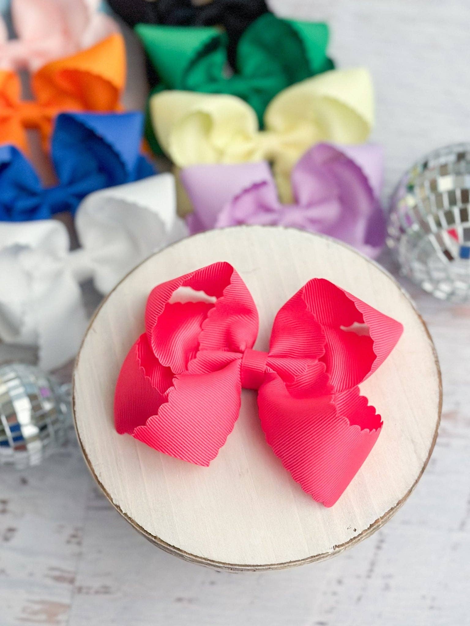 The Hair Bow Company - 4.5" Classic Scalloped Hair Bow | Clip or Headband