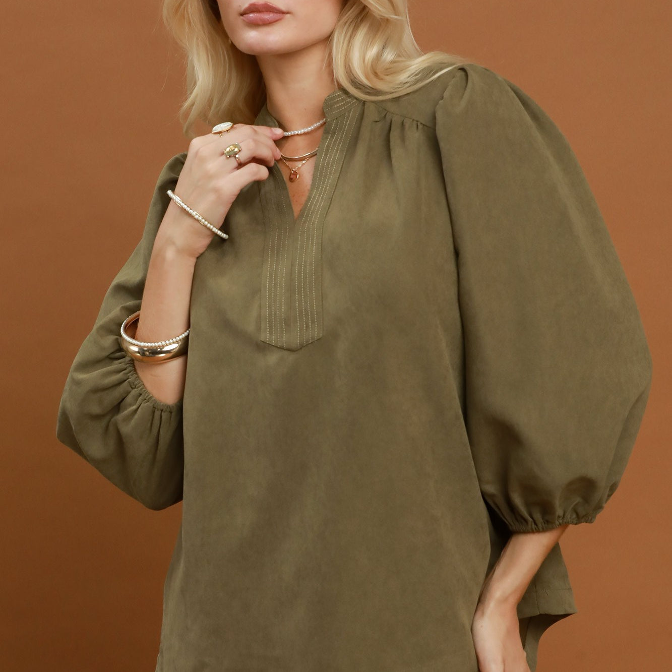 Solid Long sleeves Top with Contrast with Details