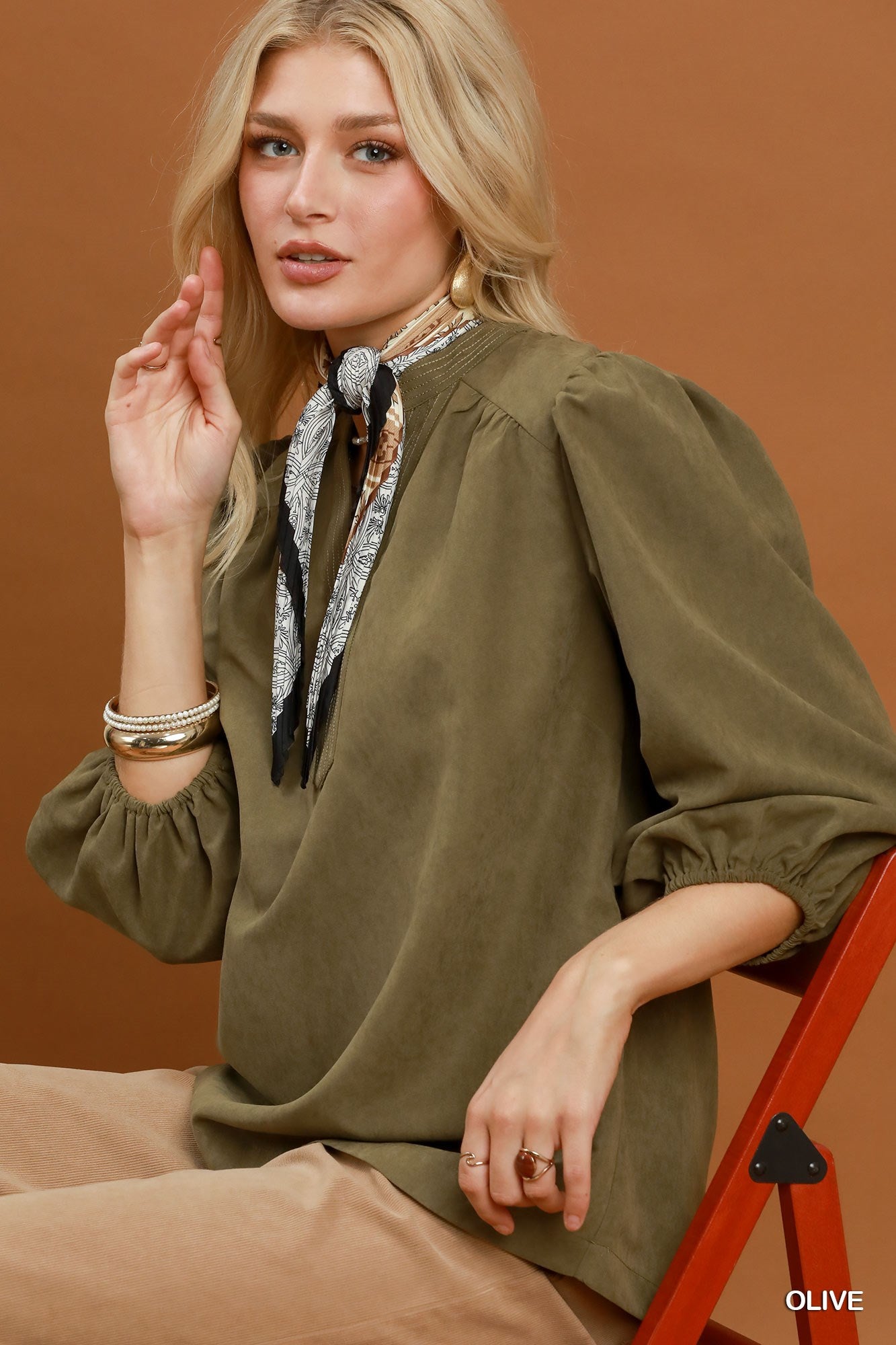 Solid Long sleeves Top with Contrast with Details