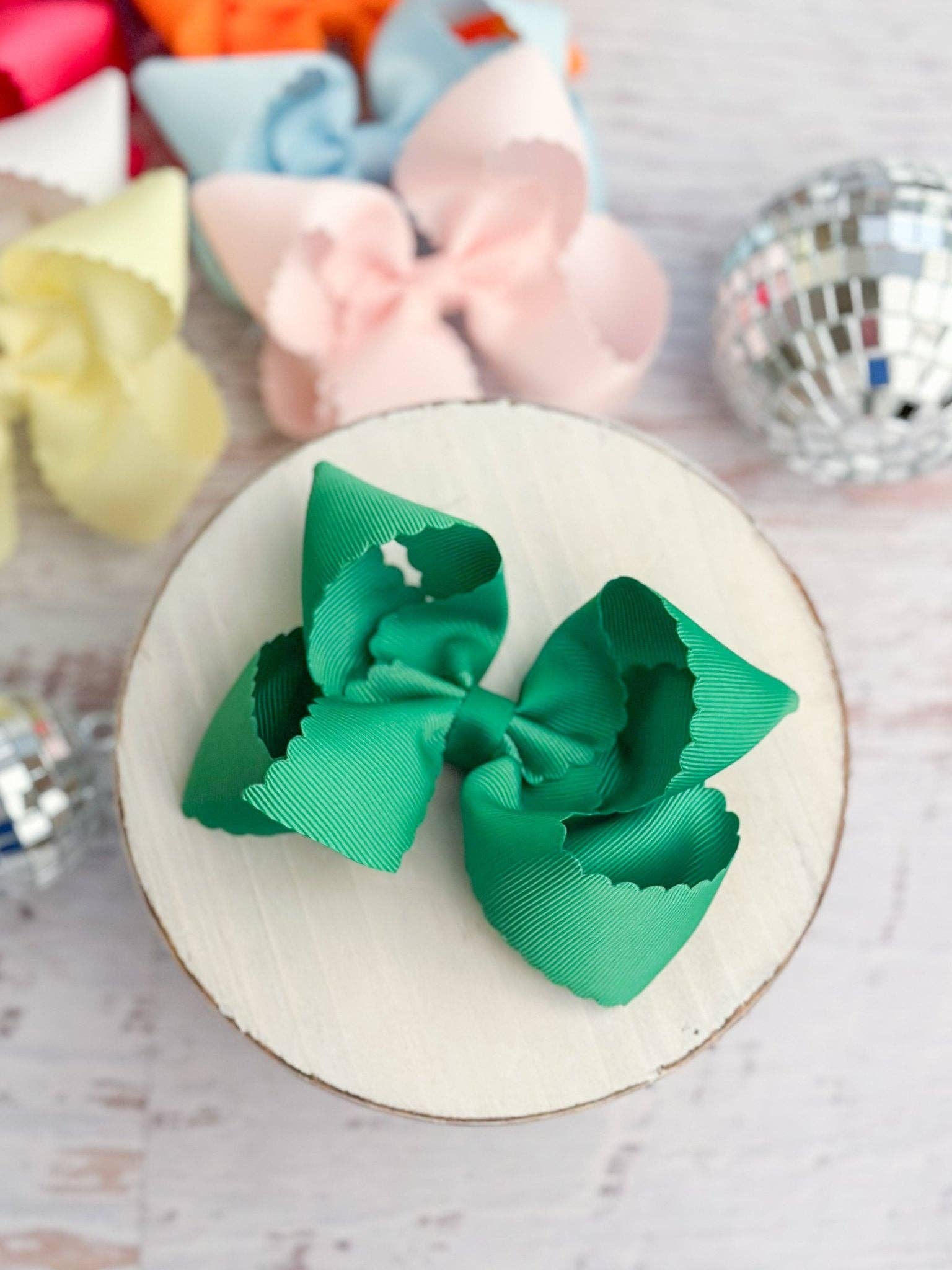 The Hair Bow Company - 4.5" Classic Scalloped Hair Bow | Clip or Headband