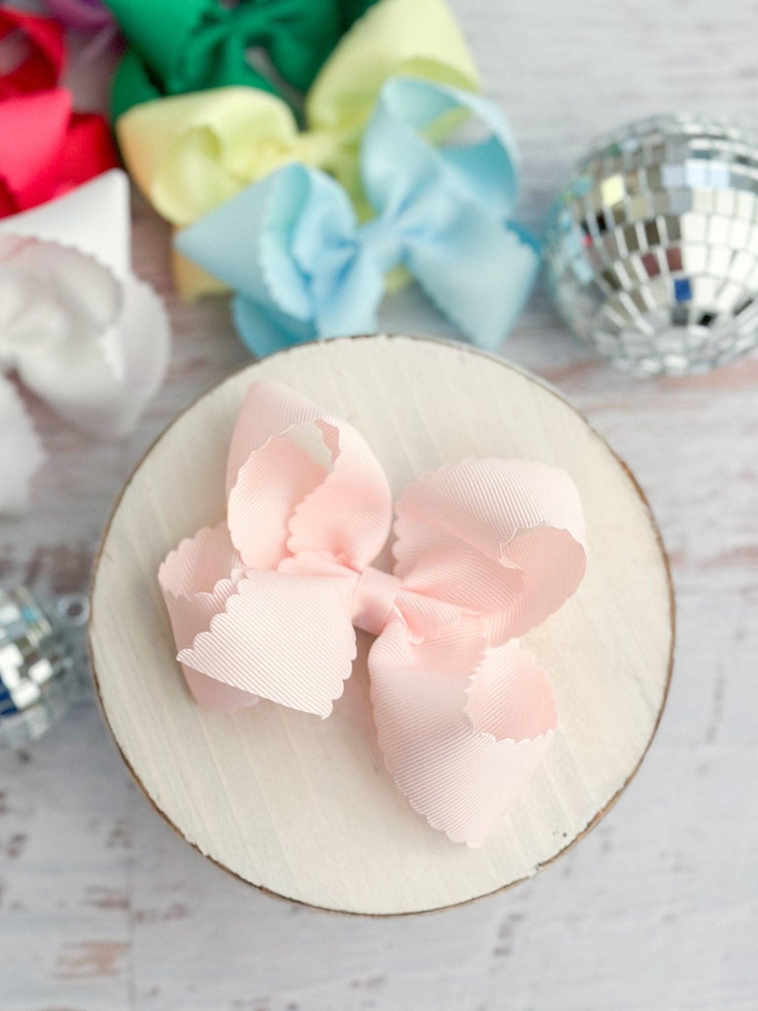The Hair Bow Company - 4.5" Classic Scalloped Hair Bow | Clip or Headband