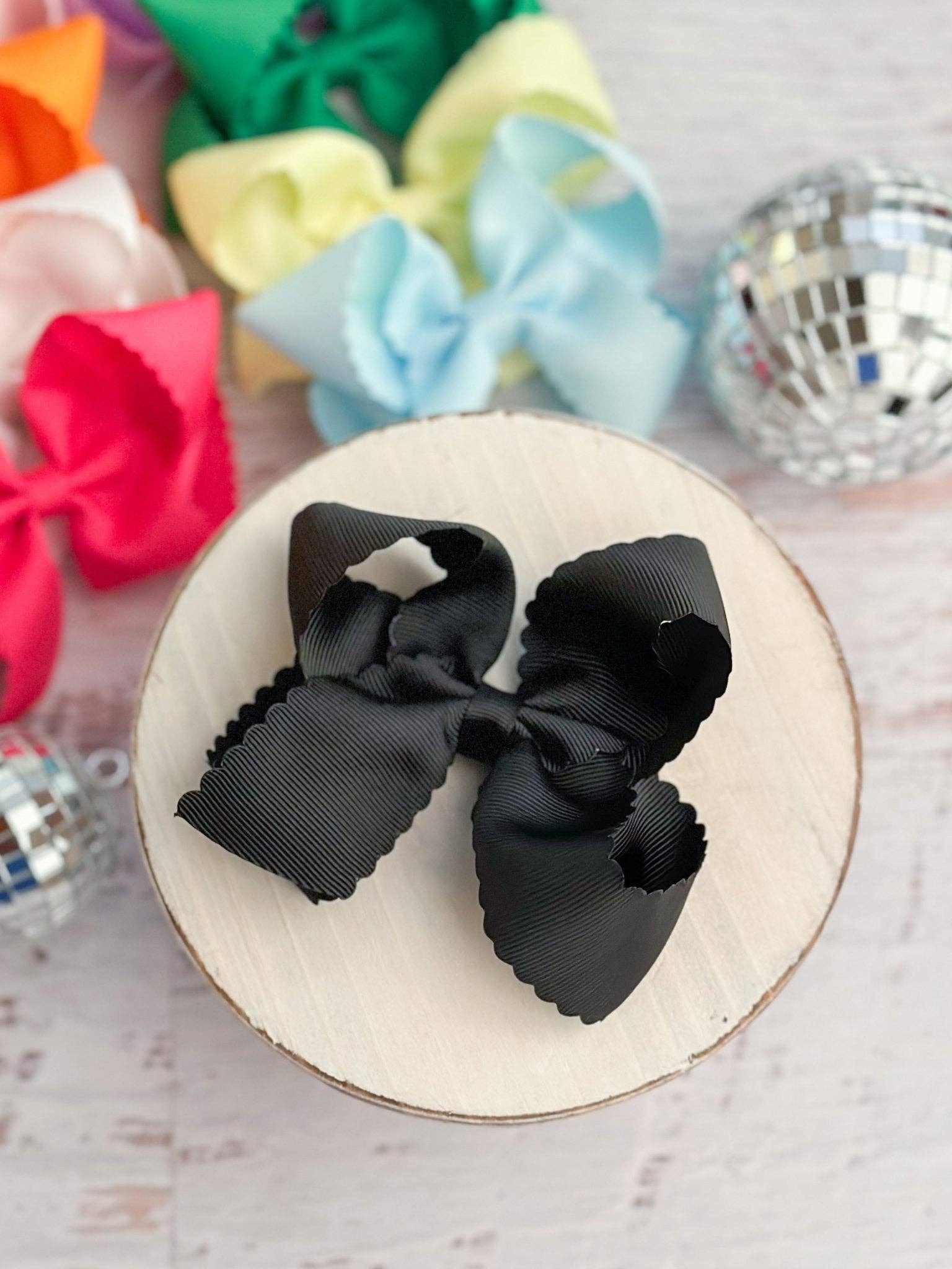 The Hair Bow Company - 4.5" Classic Scalloped Hair Bow | Clip or Headband