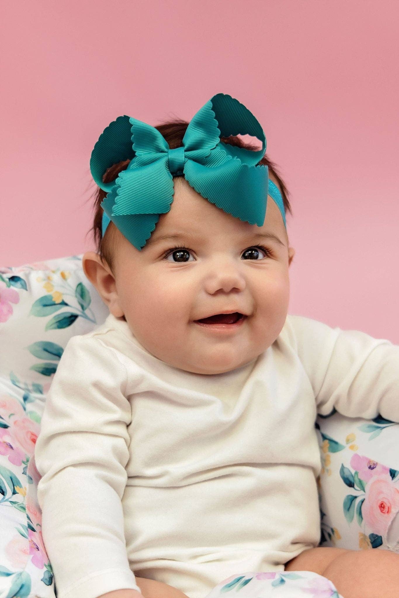 The Hair Bow Company - 4.5" Classic Scalloped Hair Bow | Clip or Headband