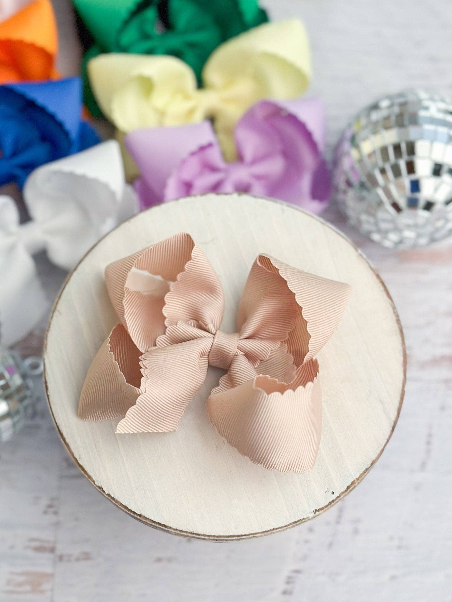 The Hair Bow Company - 4.5" Classic Scalloped Hair Bow | Clip or Headband