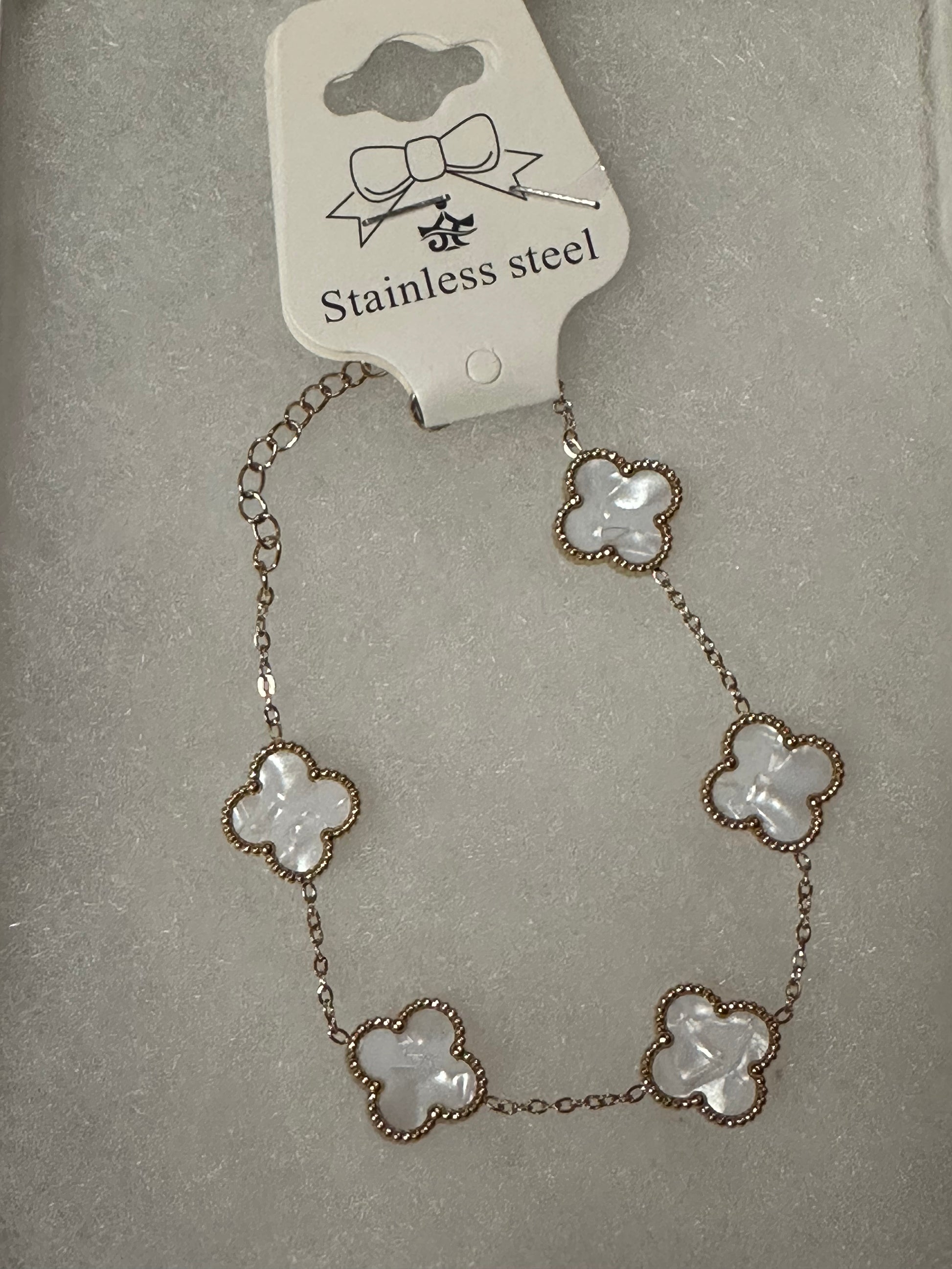 Clover Bracelet in Gold
