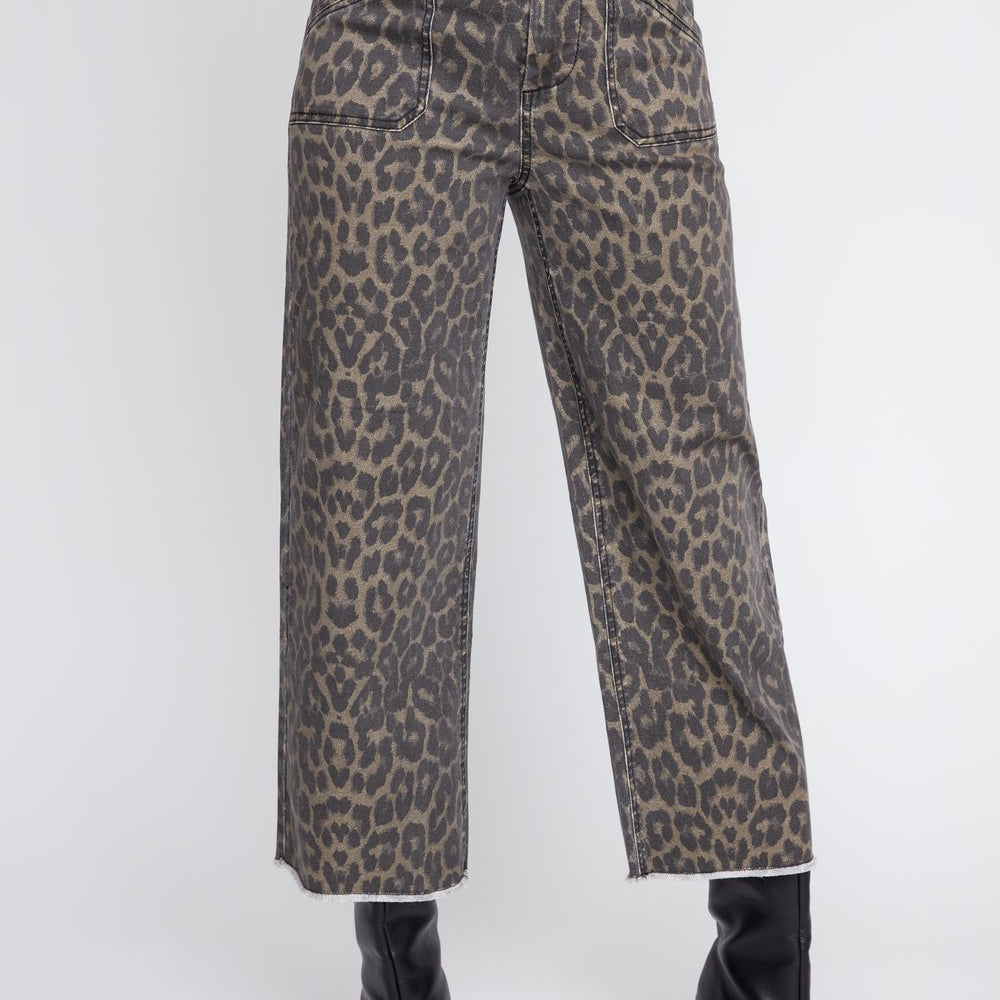Leopard Print Cropped Pants - R11021