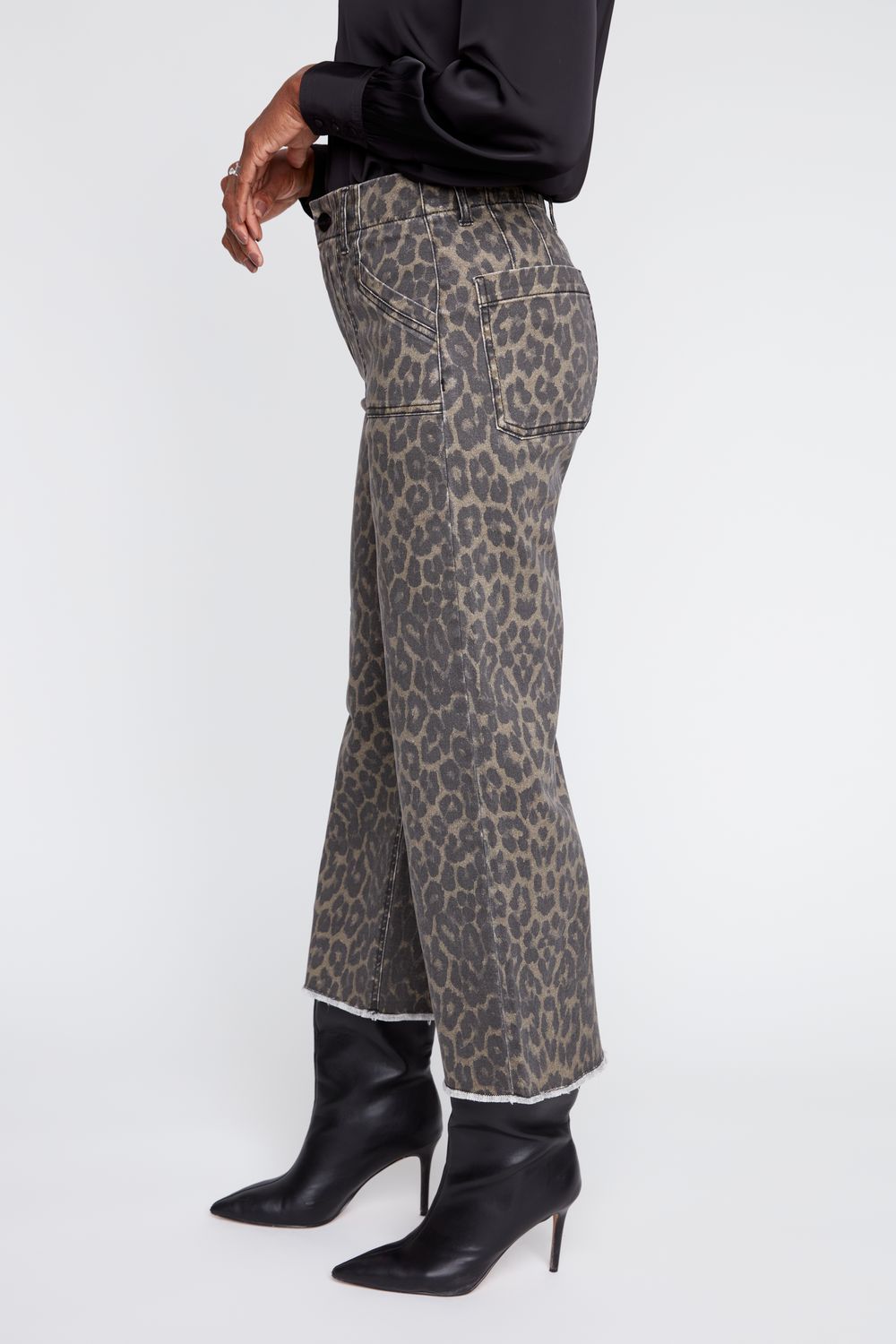 Leopard Print Cropped Pants - R11021