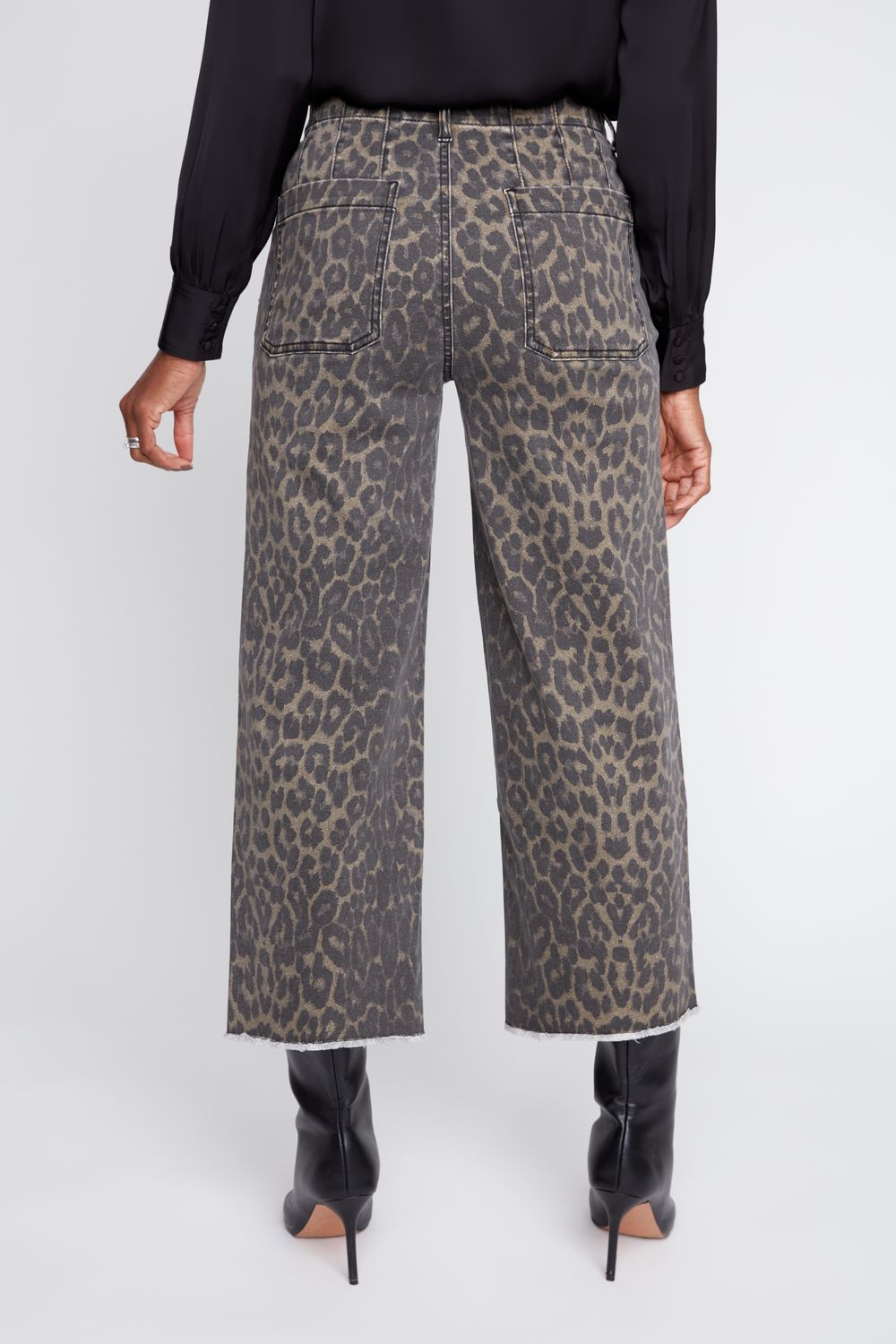 Leopard Print Cropped Pants - R11021