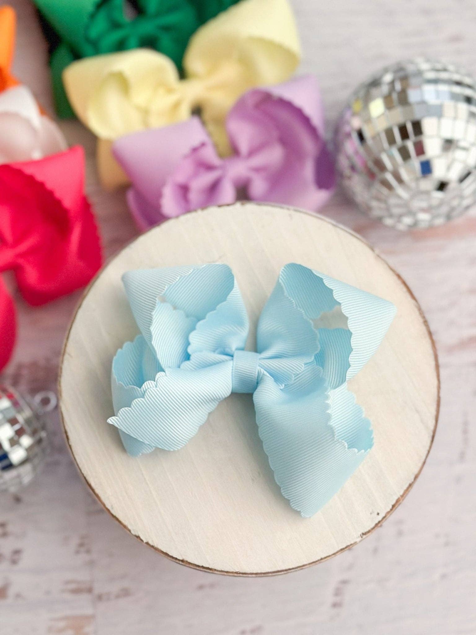 The Hair Bow Company - 4.5" Classic Scalloped Hair Bow | Clip or Headband