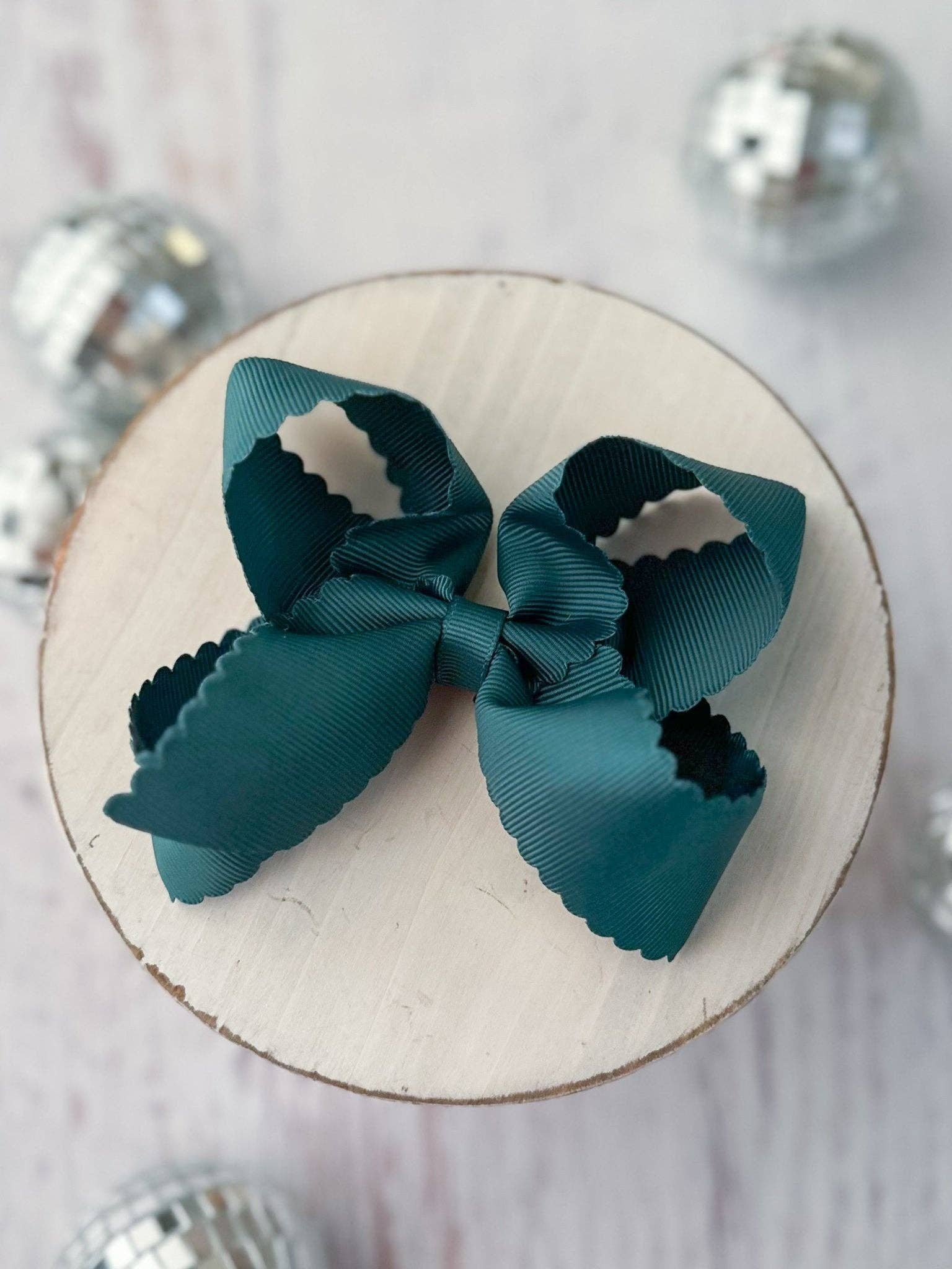 The Hair Bow Company - 4.5" Classic Scalloped Hair Bow | Clip or Headband