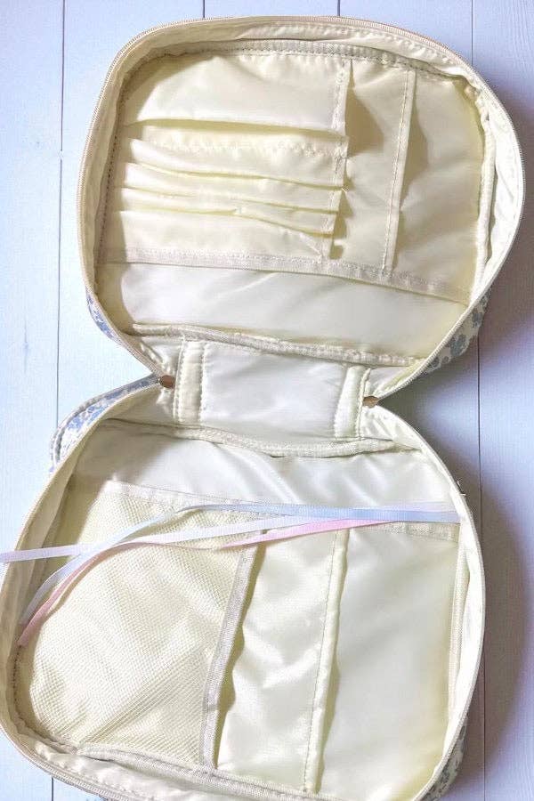 Open Bible cover lining with elastic bands and zipper pockets