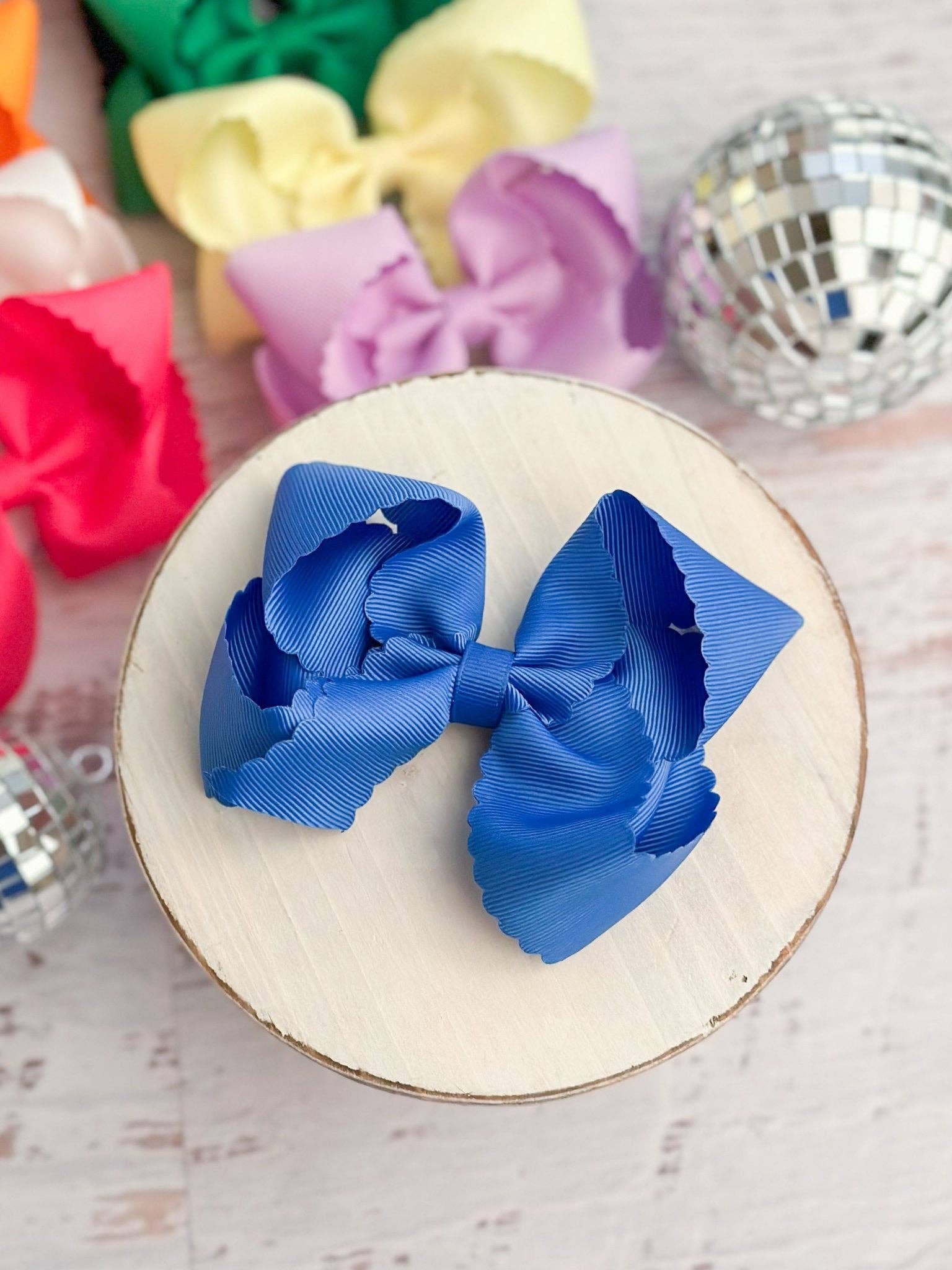 The Hair Bow Company - 4.5" Classic Scalloped Hair Bow | Clip or Headband